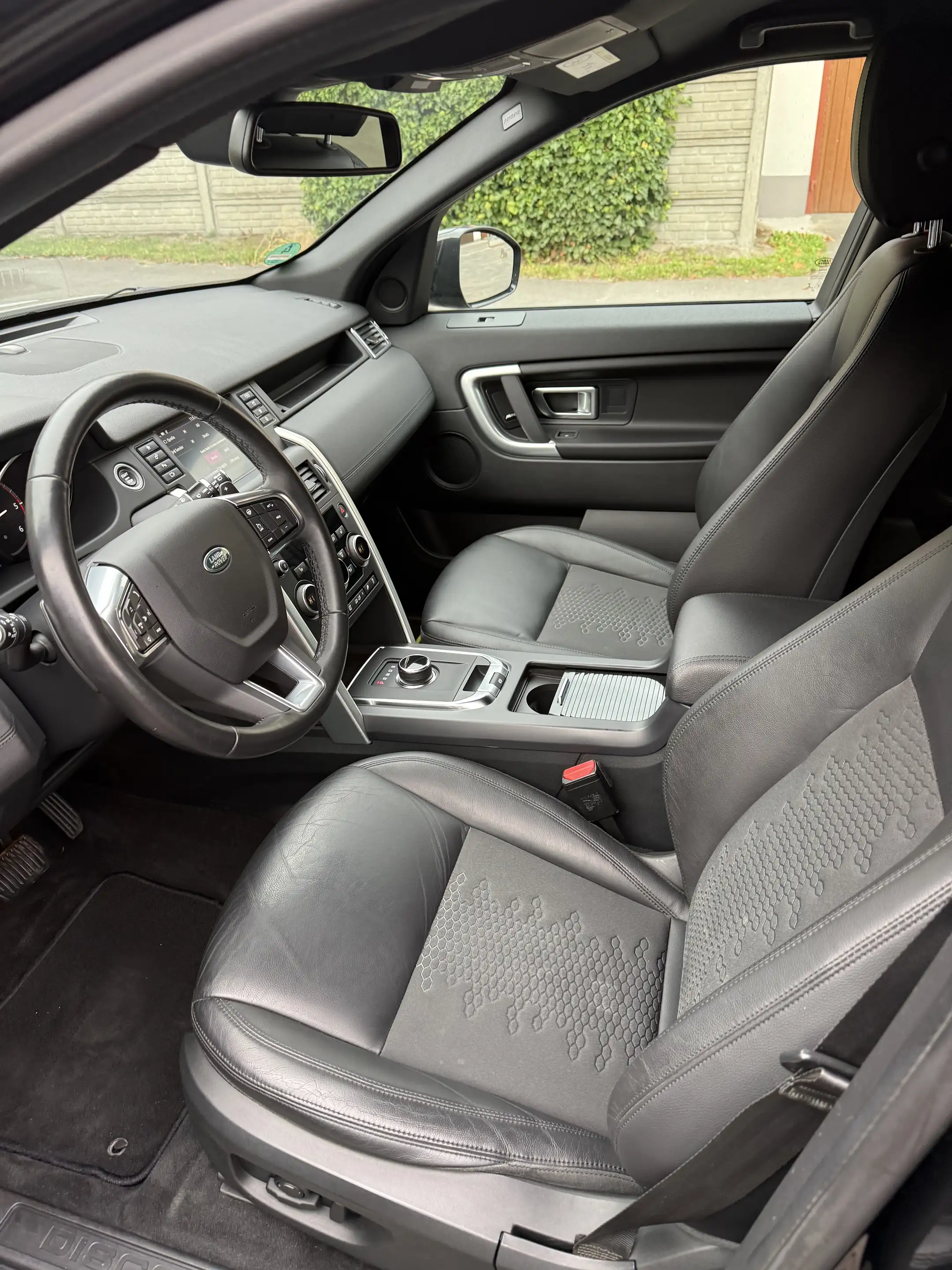 Land Rover Discovery Sport TD4 Aut. Pano, AHK, Verstärkte Steuerkette, 1Hd — photo 12