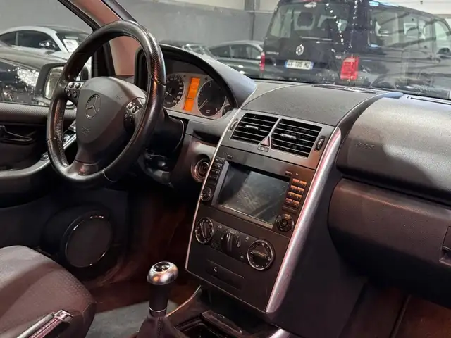 Mercedes-Benz A view 10