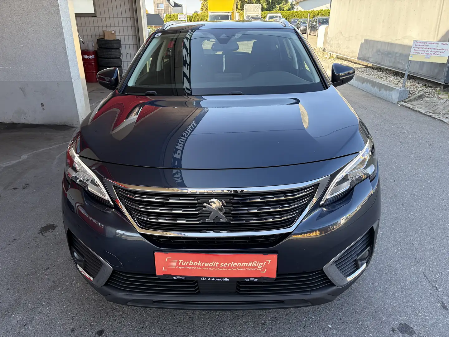 Peugeot 5008 Active Blau - 2