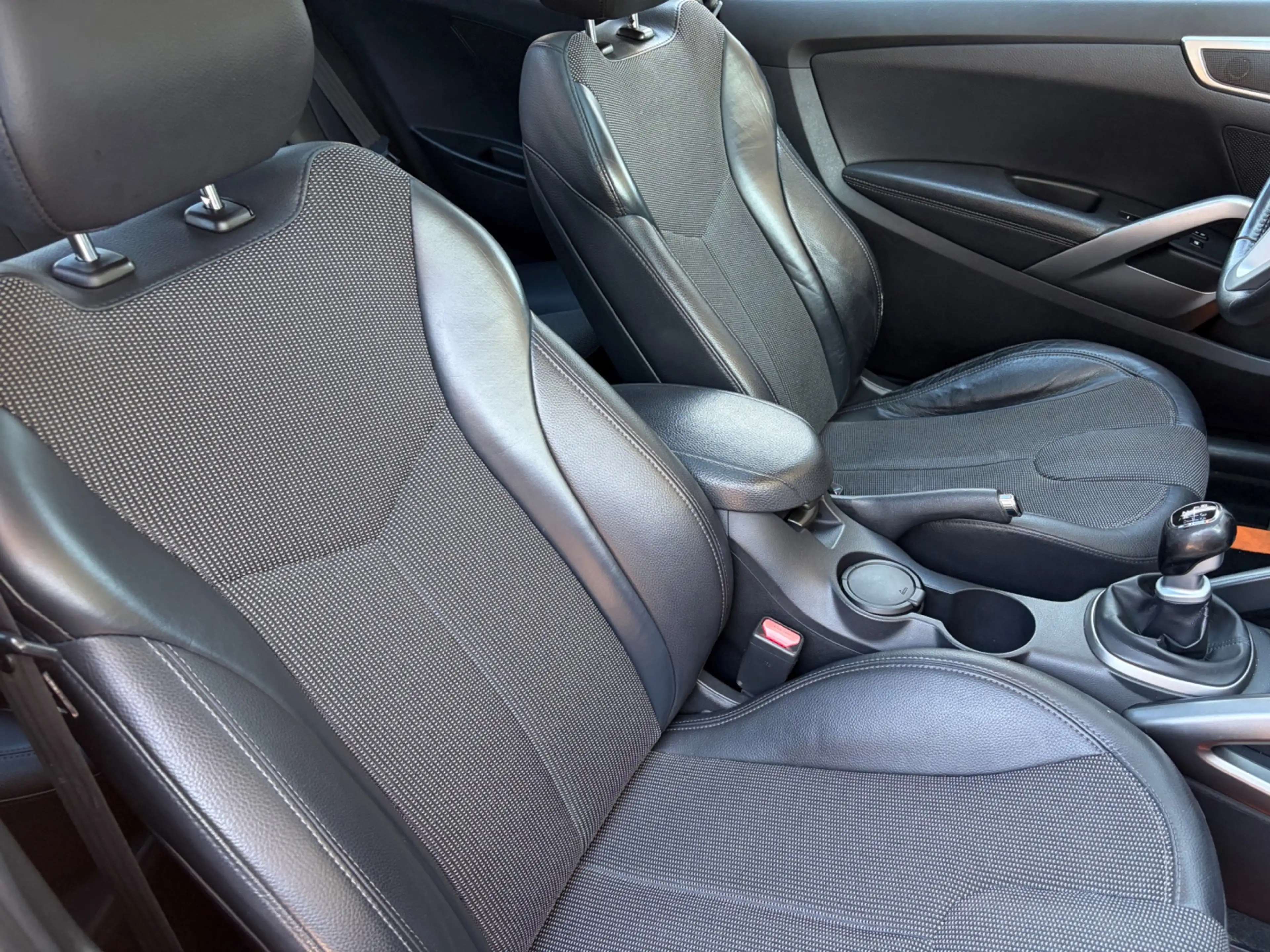 Hyundai VELOSTER 1.6 GDI i-Vision — photo 11