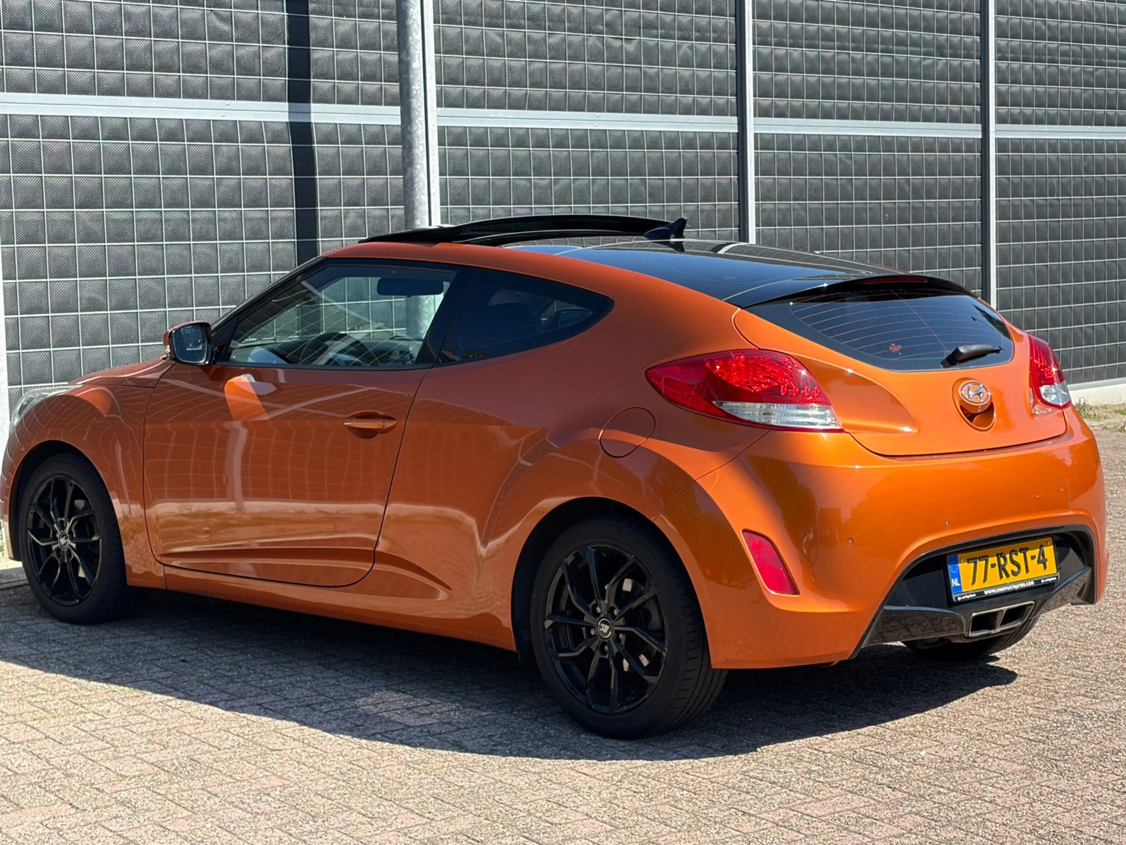 Hyundai VELOSTER 1.6 GDI i-Vision — photo 4