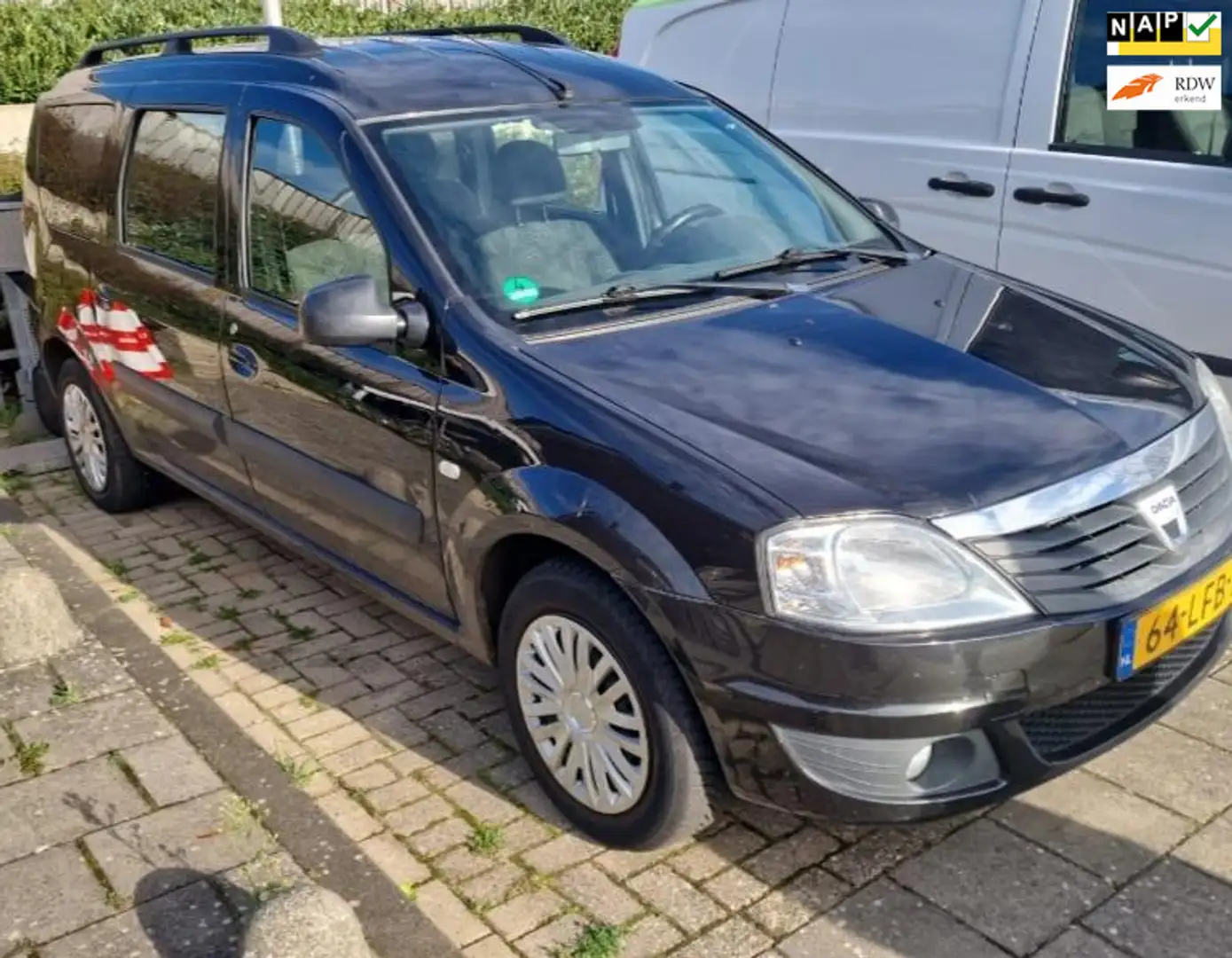 Dacia Logan MCV 1.6-16V Lauréate Airco Zwart - 1