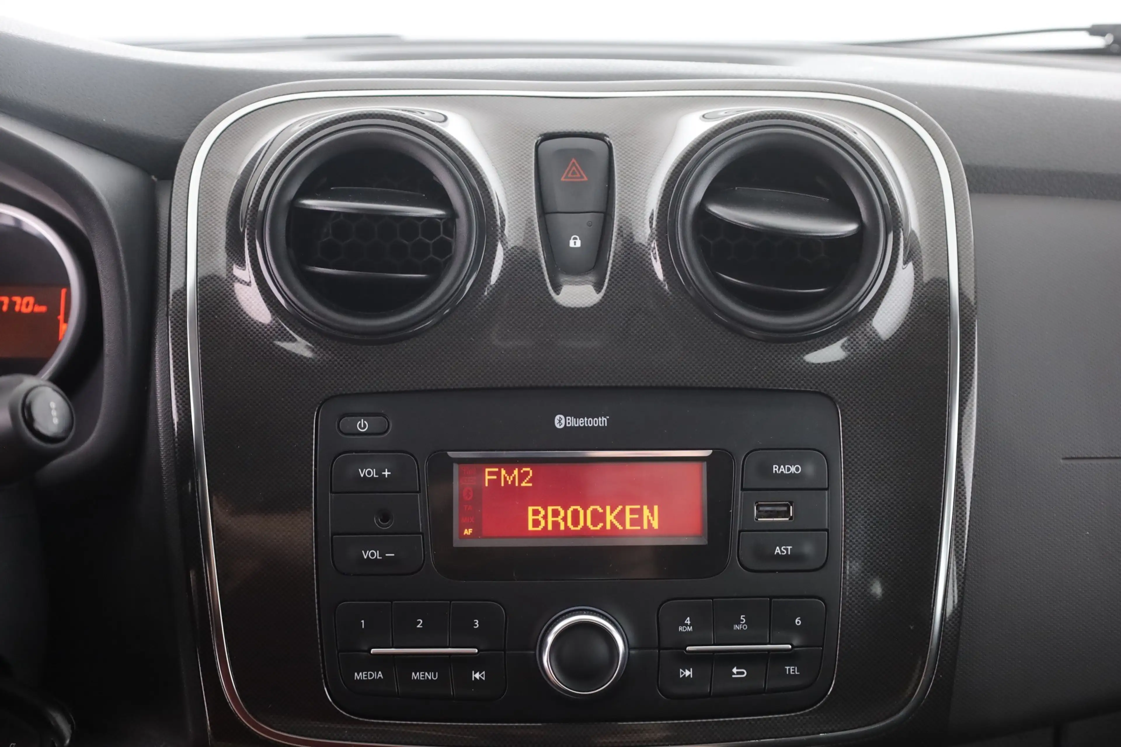 Dacia Logan II MCV 1.0 Essential Klima USB — photo 11
