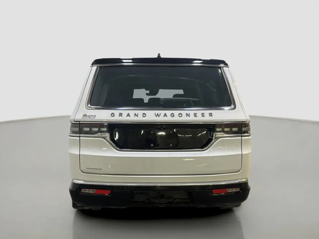 Jeep Grand Wagoneer снимка Jeep Grand Wagoneer