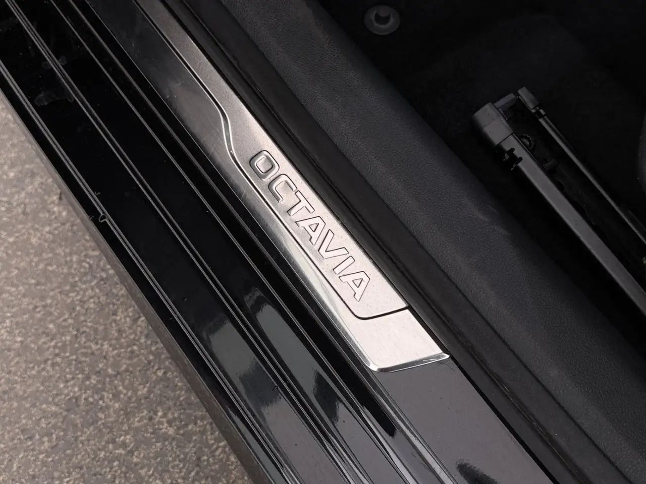 Skoda Octavia Combi 2.0 TDI Style Aut MATRIX AHK RADAR, миниатюра 24