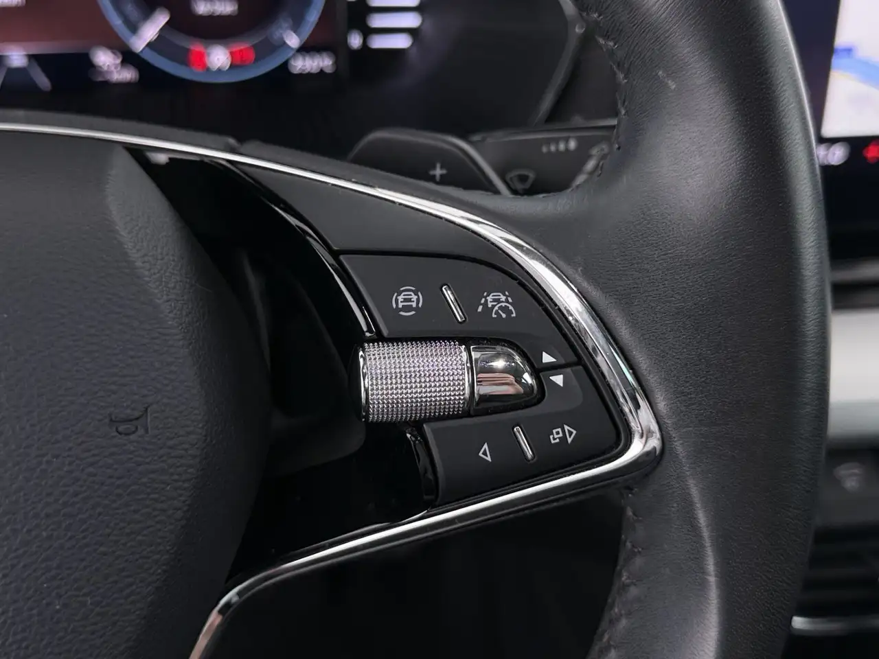 Skoda Octavia Combi 2.0 TDI Style Aut MATRIX AHK RADAR, миниатюра 19