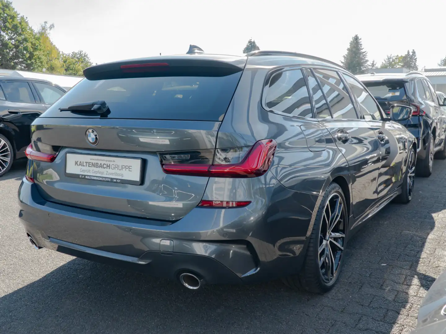 BMW 320 d Touring M-Sport LED NAVI SHZ PDC KLIMA Grau - 2