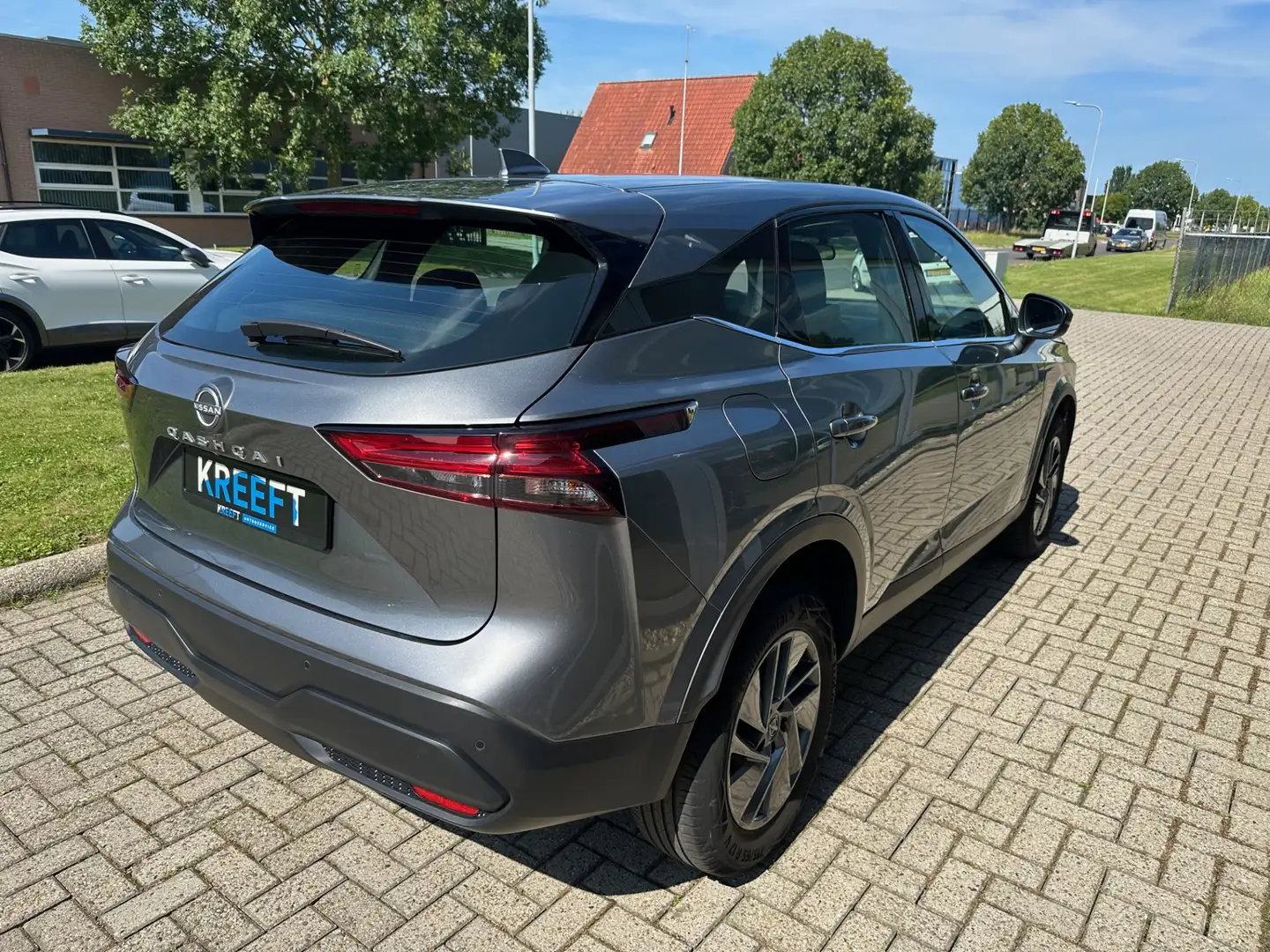 Nissan Qashqai 1.3 MHEV Adaptieve Cruise Camera | Apple Carplay Grijs - 2