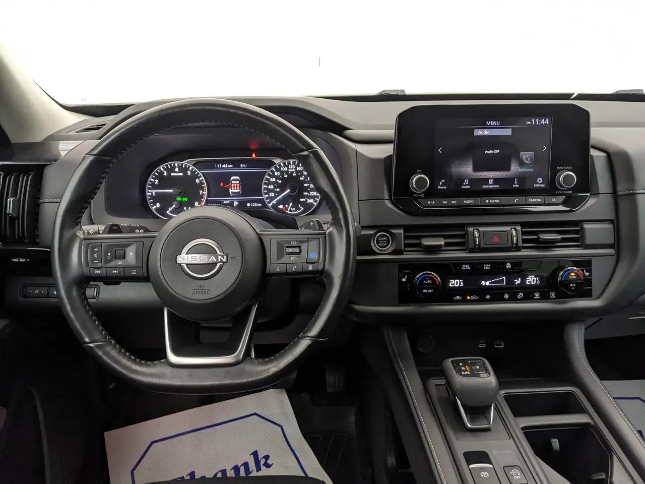 Nissan Pathfinder снимка Nissan Pathfinder