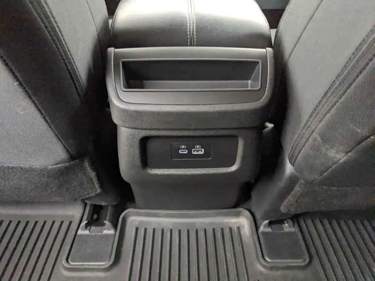 Nissan Pathfinder снимка Nissan Pathfinder