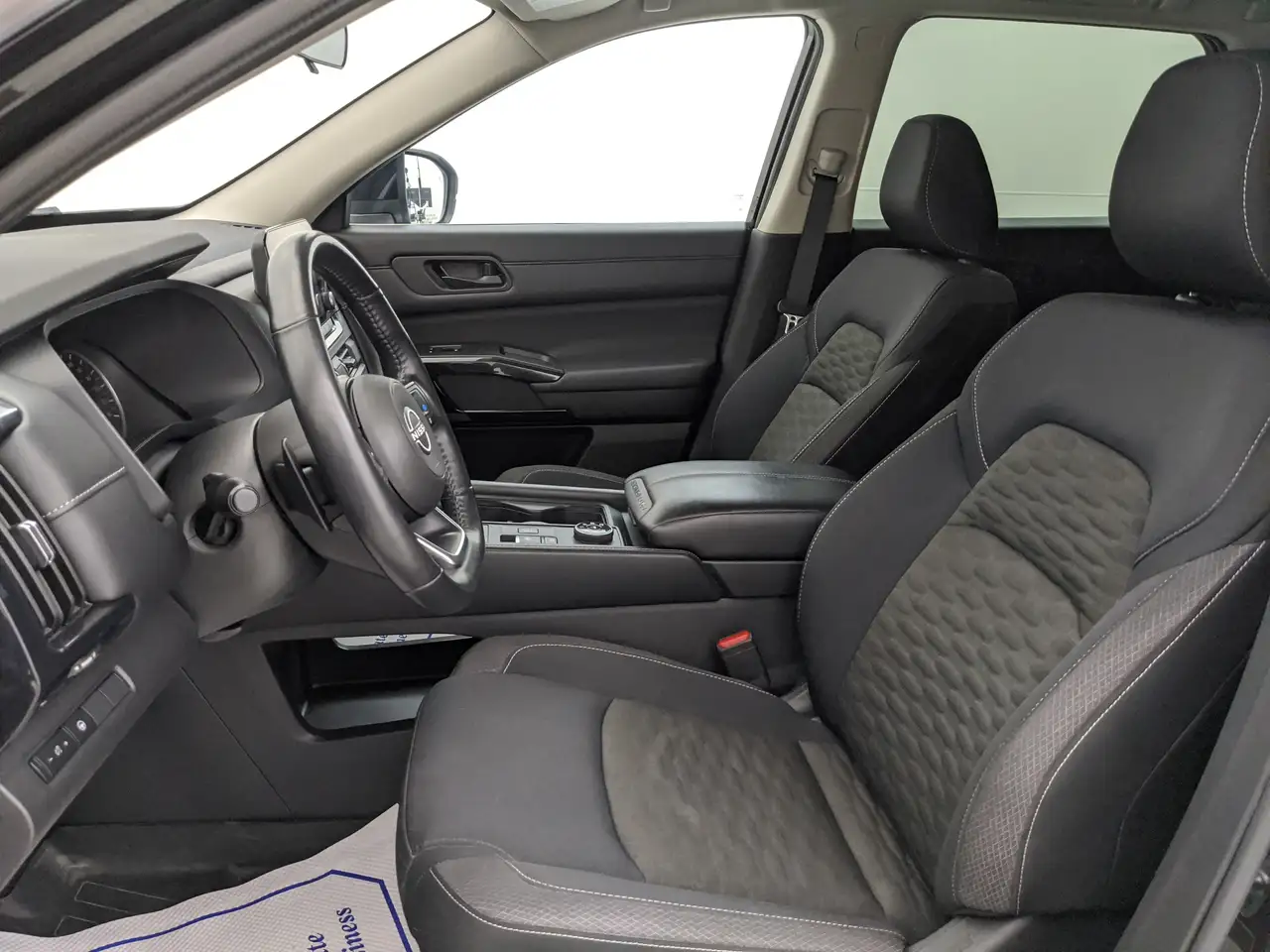 Nissan Pathfinder снимка Nissan Pathfinder