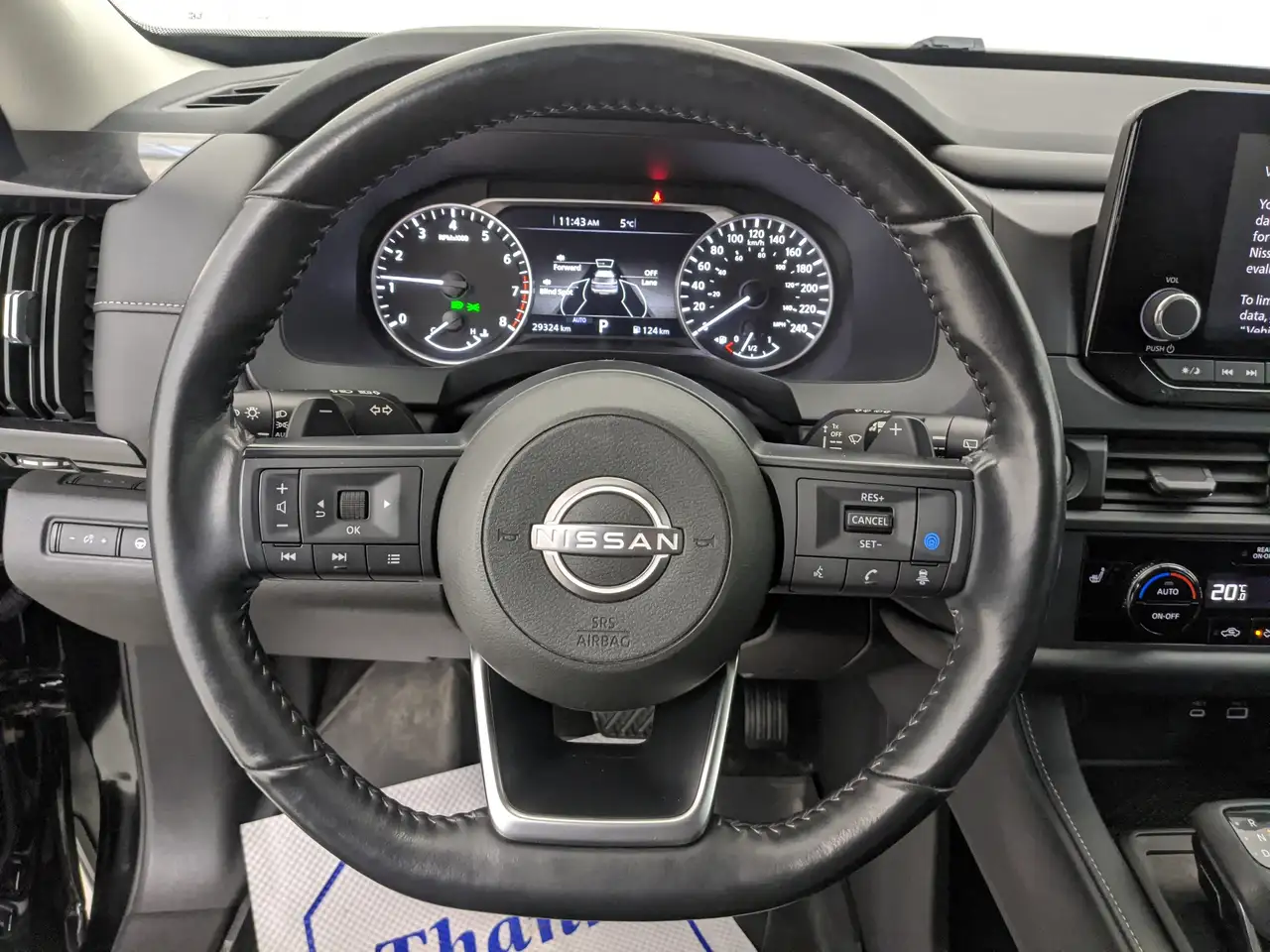 Nissan Pathfinder снимка Nissan Pathfinder
