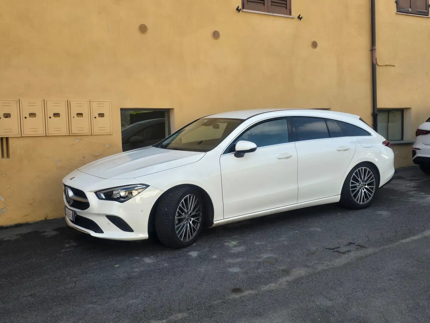 Mercedes-Benz CLA 180 CLA+Sh.Brake+-+X118+Shooting+Brake+d+Business+auto Bianco - 1