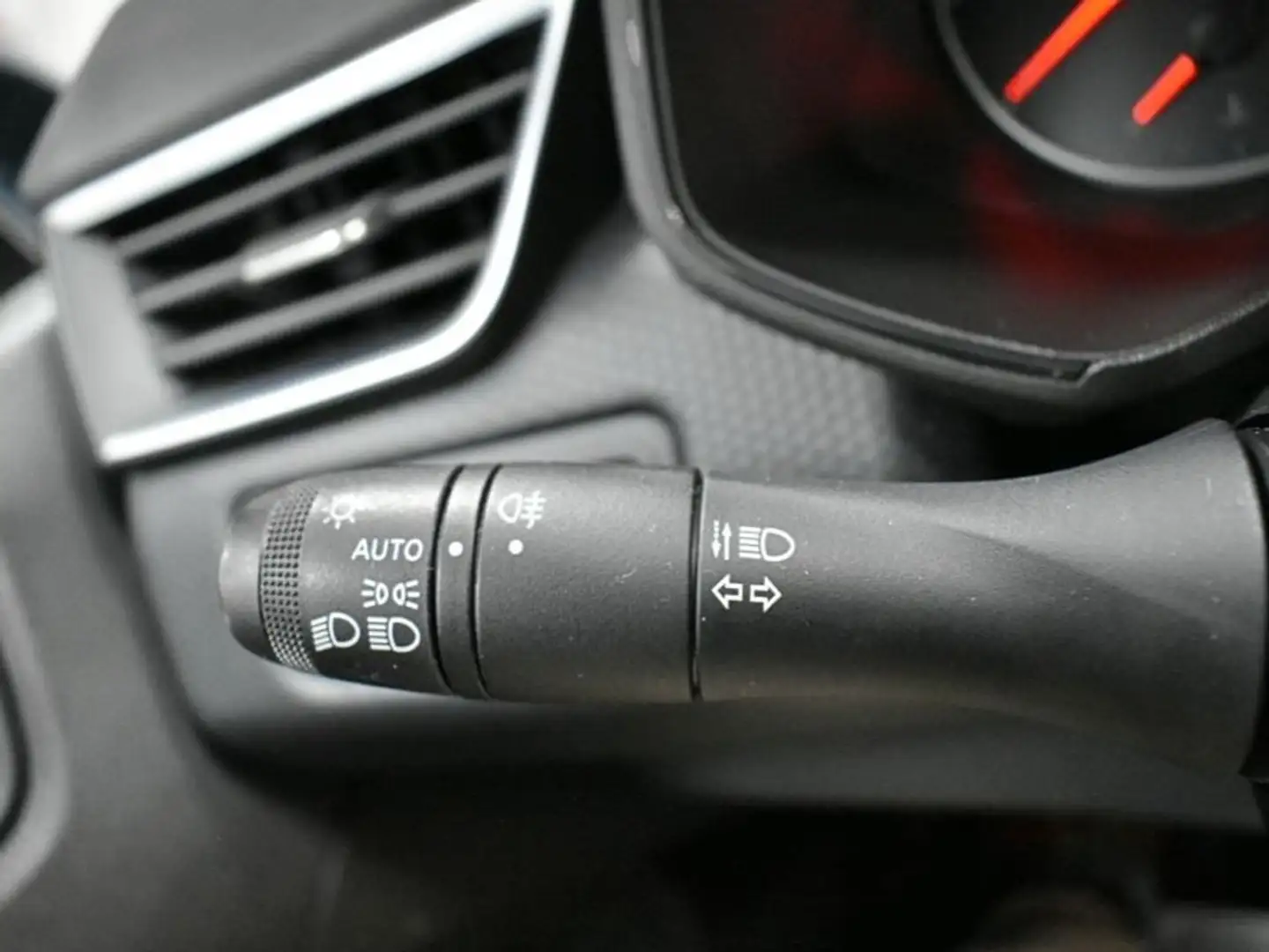 Renault Clio Equilibre TCe 67 kW 91CV Azul - 2