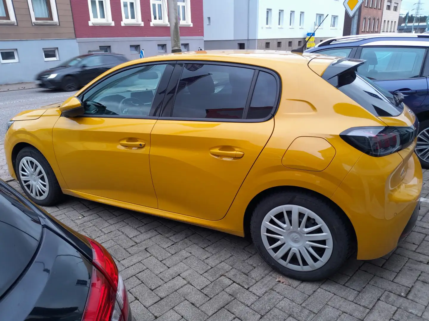 Peugeot 208 Allure Purtech 100 Rückfahrkamera SitzheizungKeyl Amarillo - 2