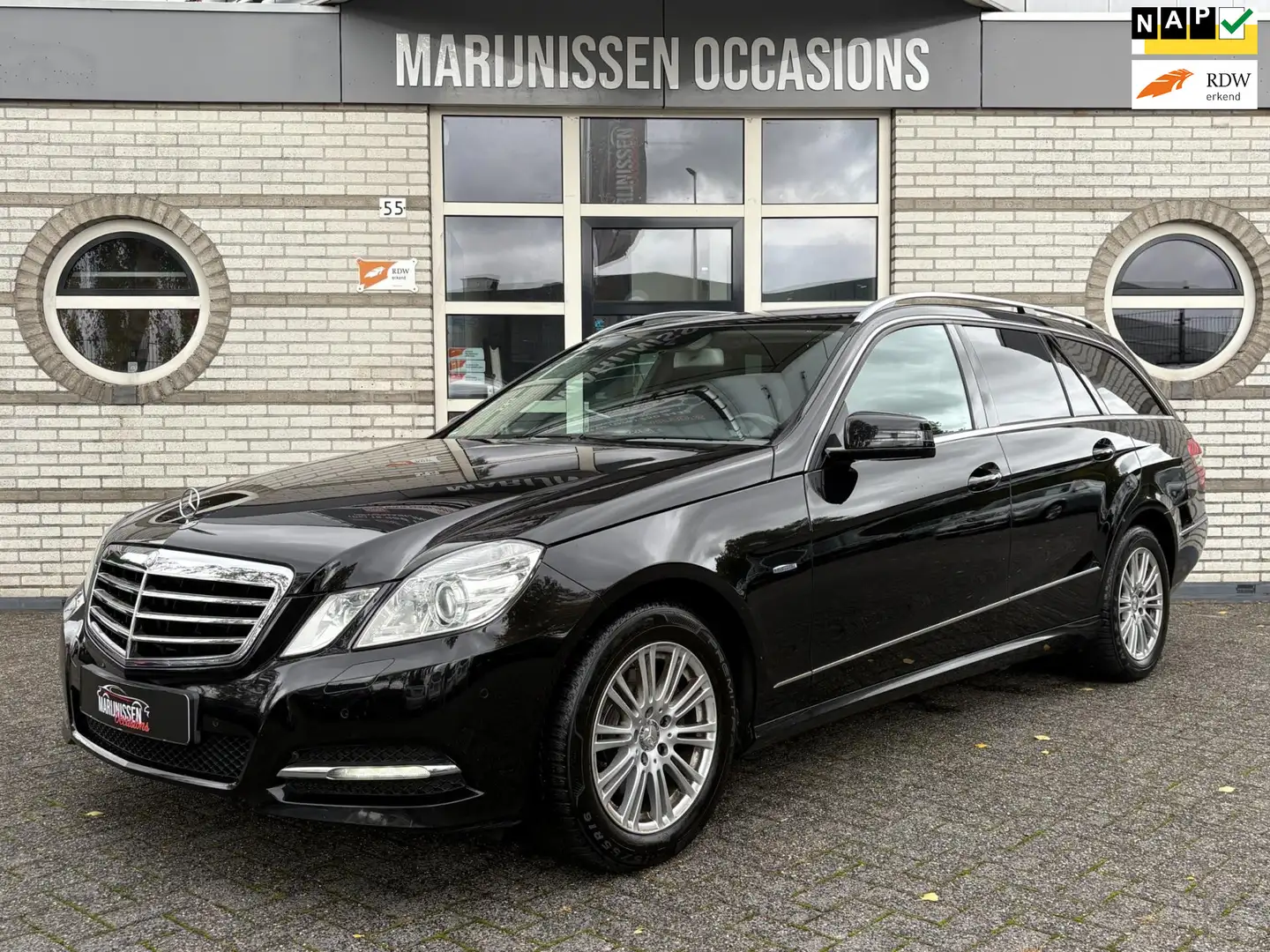Mercedes-Benz E 200 Estate CGI Avantgarde Schwarz - 1