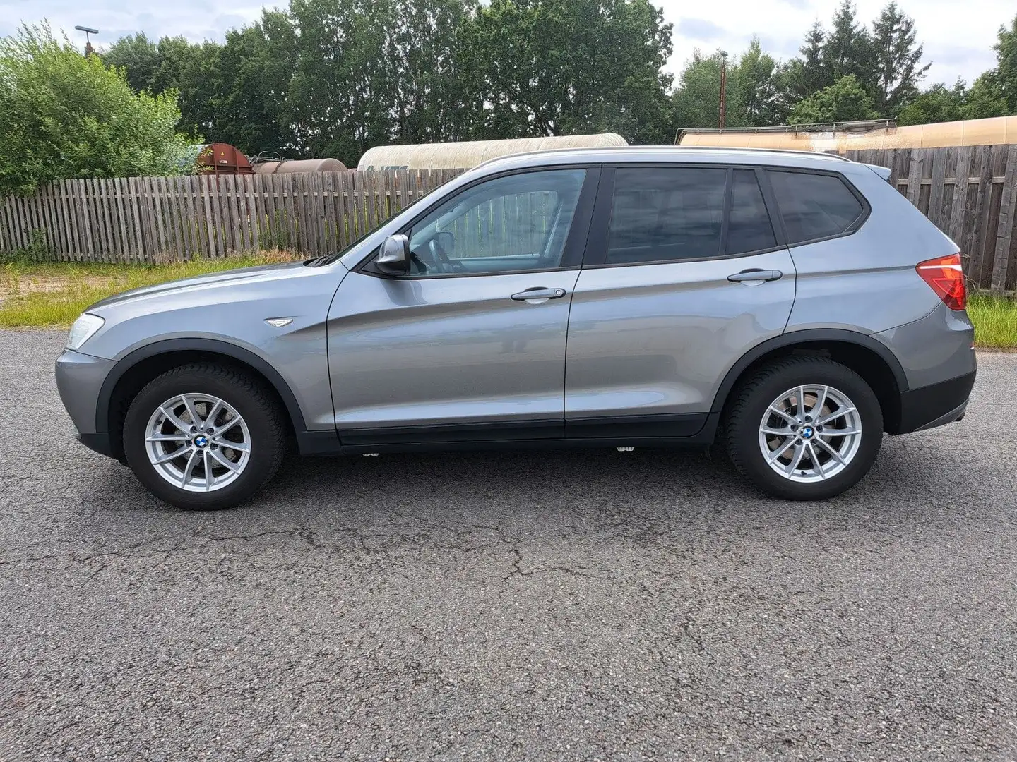 BMW X3 Baureihe X3 xDrive 28 i Navi+2 Hand+Panorama Grau - 2