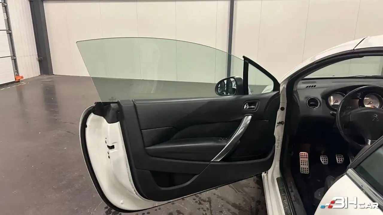 Peugeot 308 308 Coupé-Cabriolet — photo 24