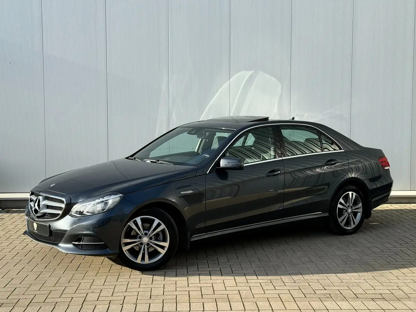 Mercedes-Benz E 200 ✅GARANTIE 7G-TR Avantg Memory 360 Camera OpenDak Gris - 1