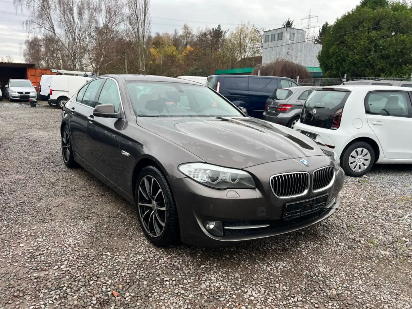 BMW 530 Limousine Automatik Braun - 2