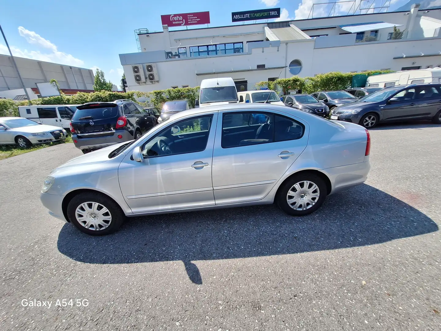 Skoda Octavia 1.6 TDI Ambiente sehr gepflegt Grau - 2