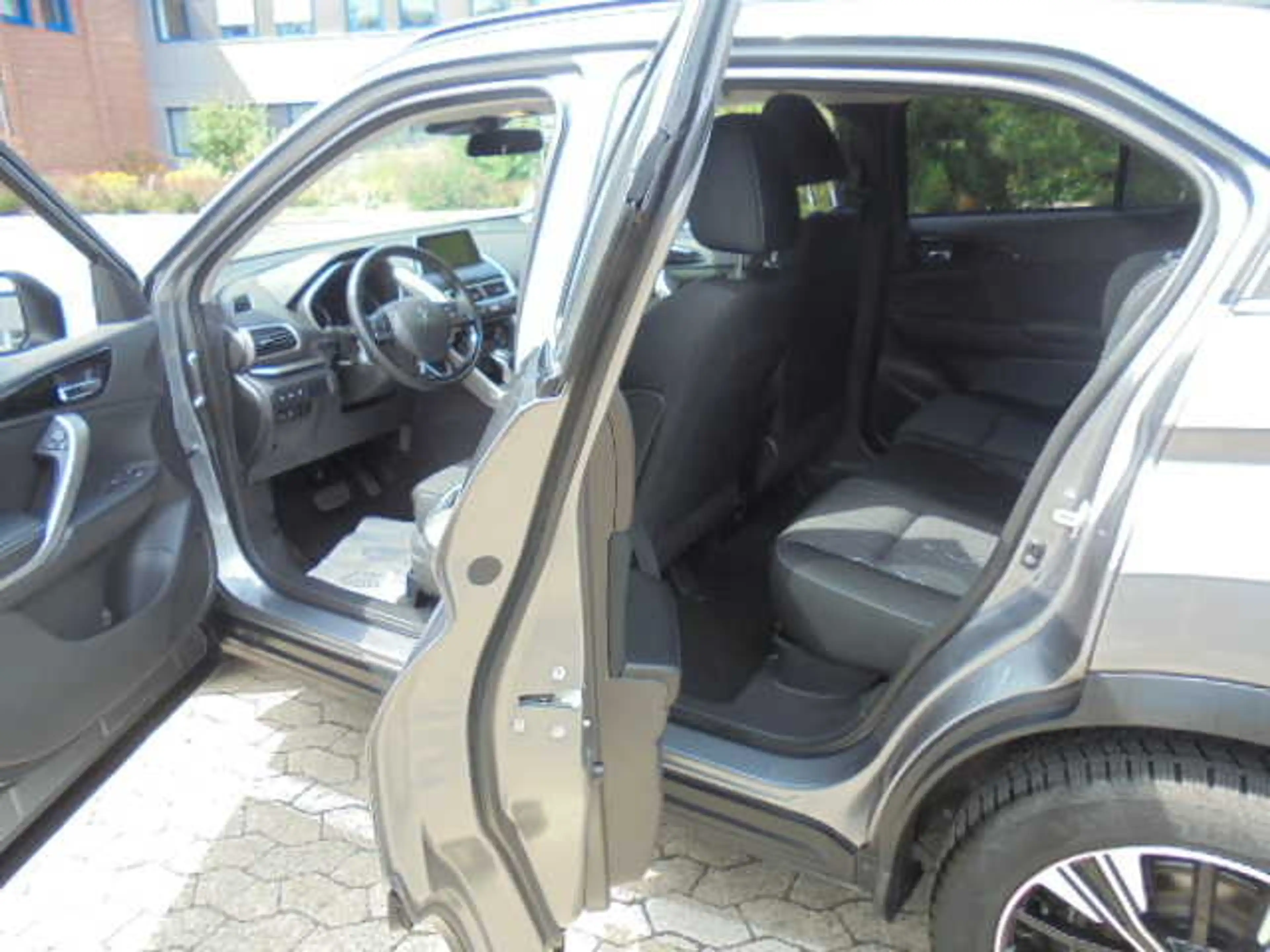 Mitsubishi Eclipse Cross PLUS 1.5 T-MIVEC 2WD CVT — photo 4