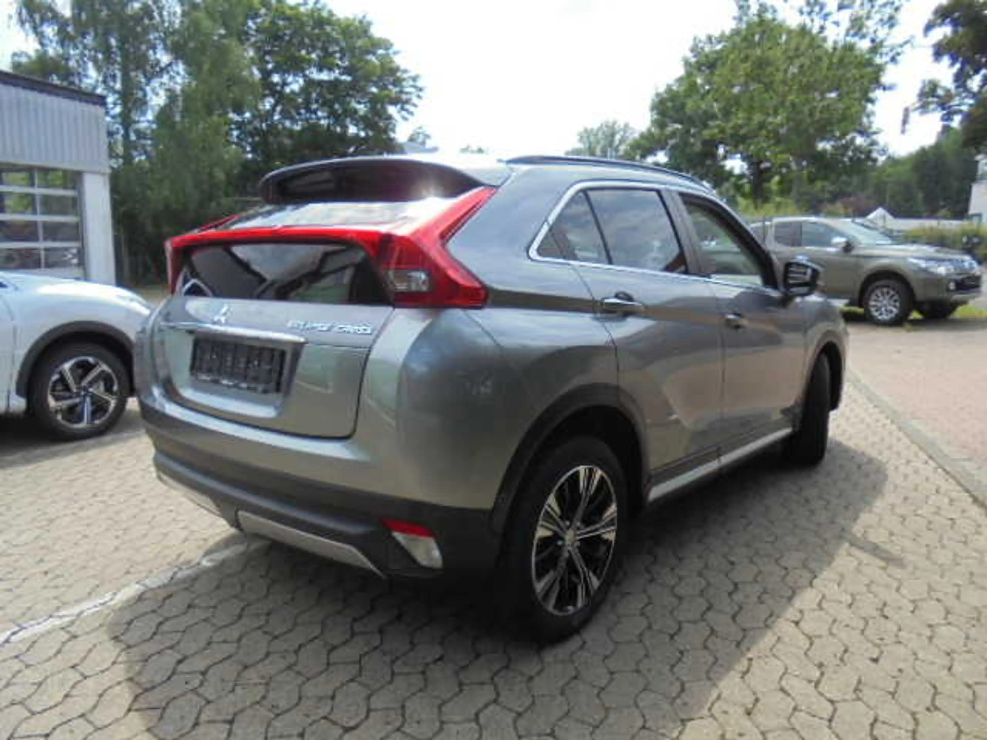 Mitsubishi Eclipse Cross PLUS 1.5 T-MIVEC 2WD CVT — photo 3