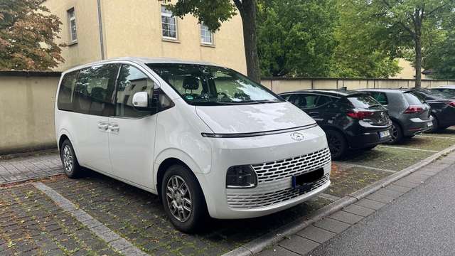 Imagine Hyundai STARIA 2.2 CRDi Trend ++ neuwertig ++ 9 Sitzer ++