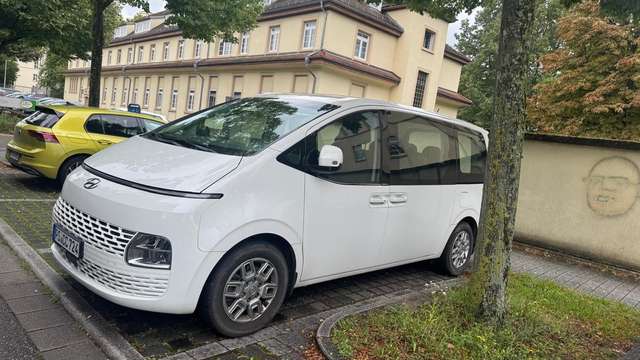 Hyundai STARIA 2.2 CRDi Trend ++ neuwertig ++ 9 Sitzer ++