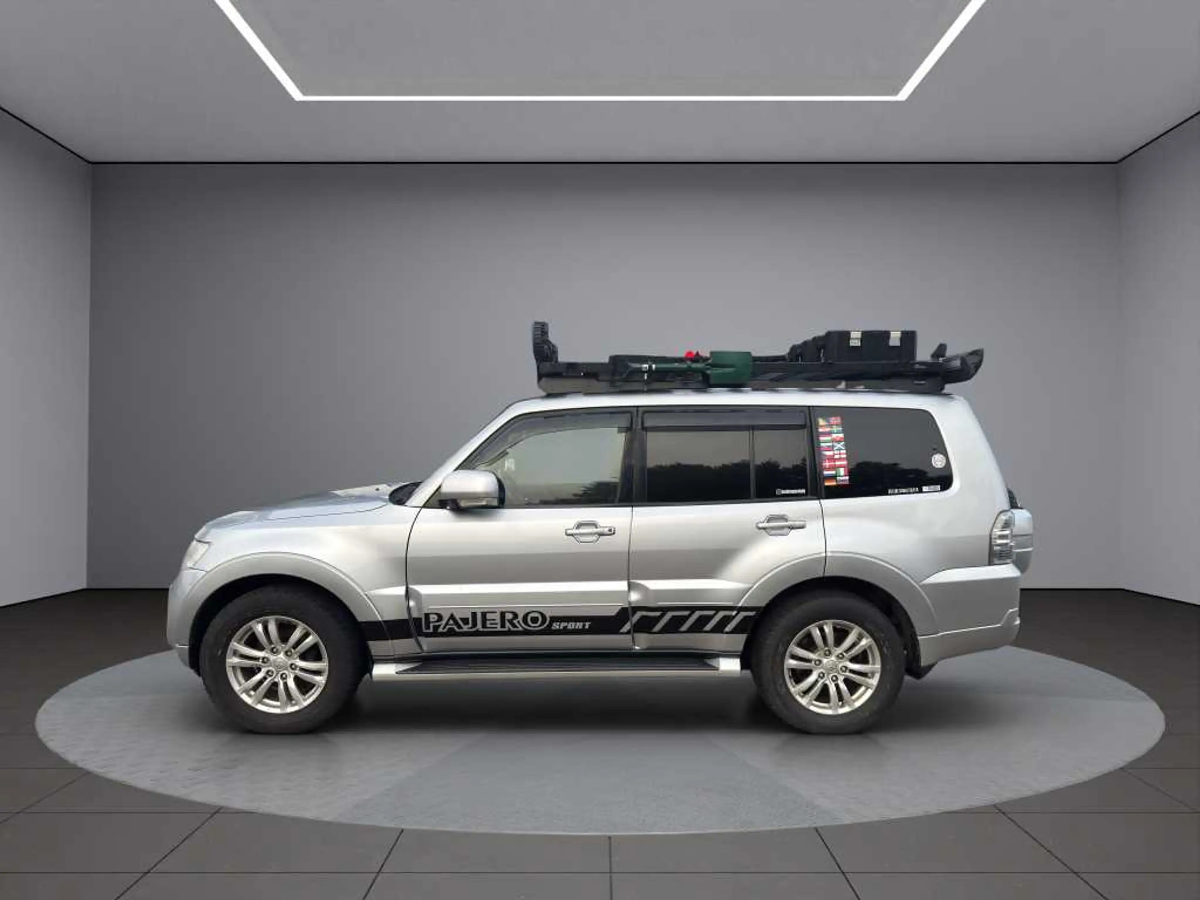 Mitsubishi Pajero 3,2 5T Instyle Leder AHK Scheckheft — photo 3