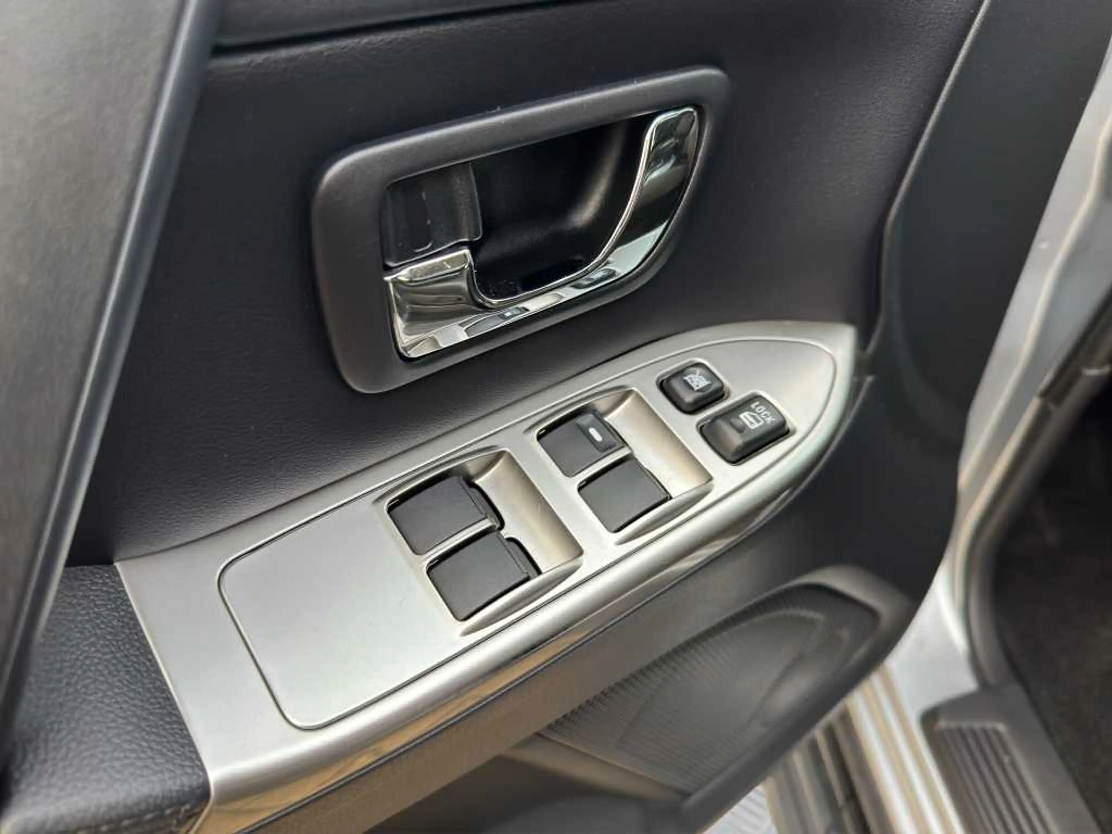 Mitsubishi Pajero 3,2 5T Instyle Leder AHK Scheckheft — photo 14