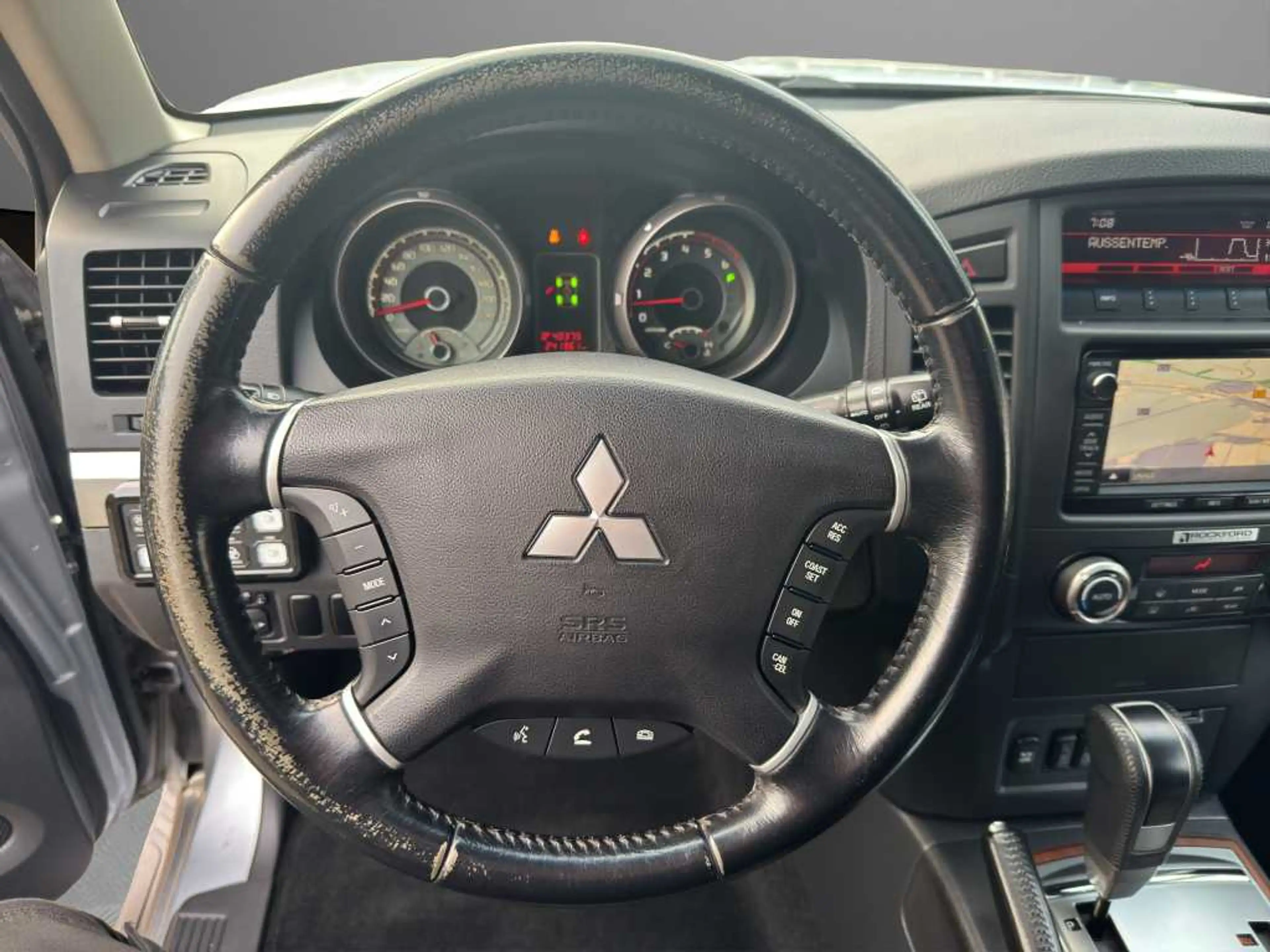 Mitsubishi Pajero 3,2 5T Instyle Leder AHK Scheckheft — photo 10