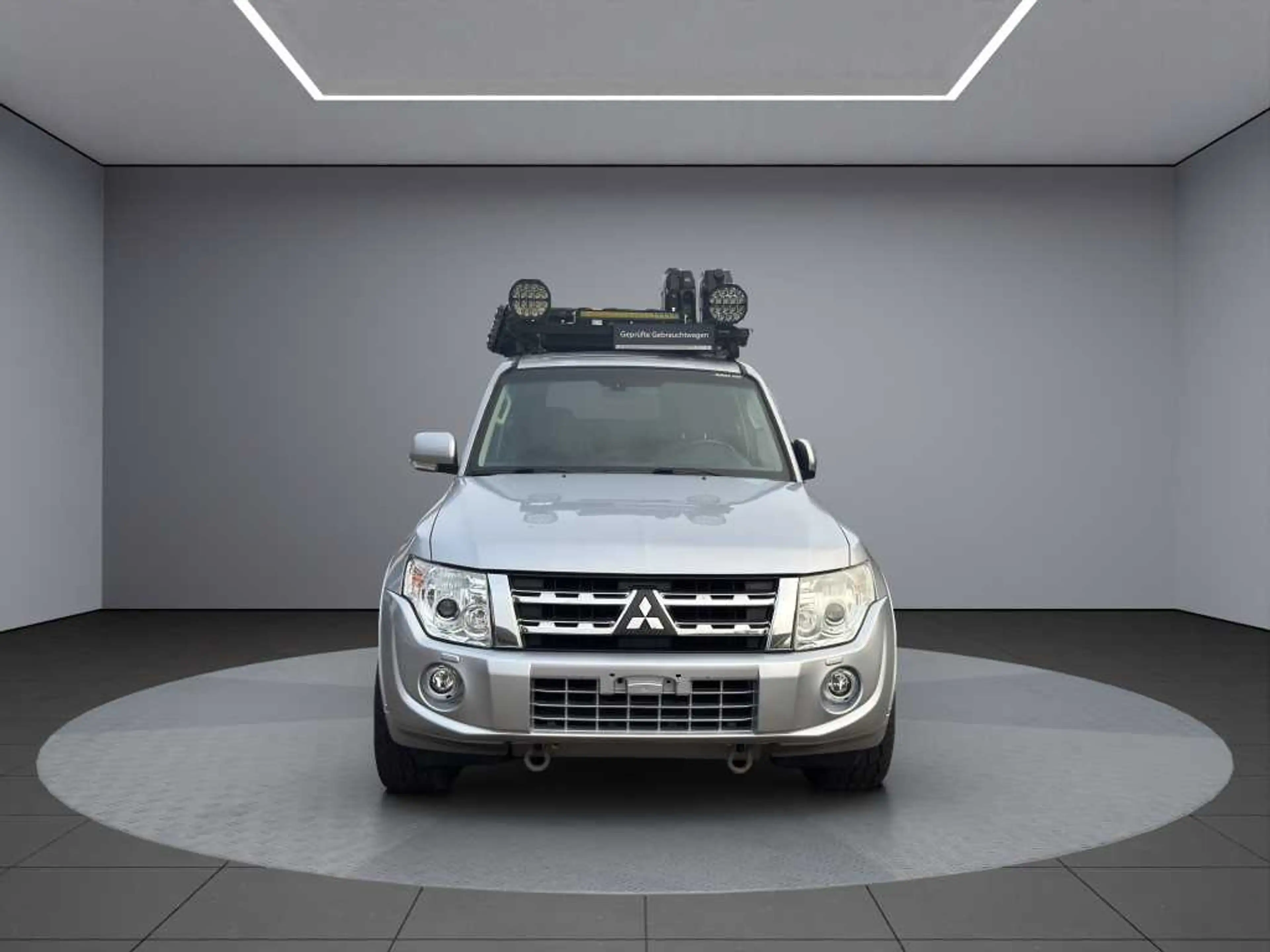 Mitsubishi Pajero 3,2 5T Instyle Leder AHK Scheckheft — photo 9
