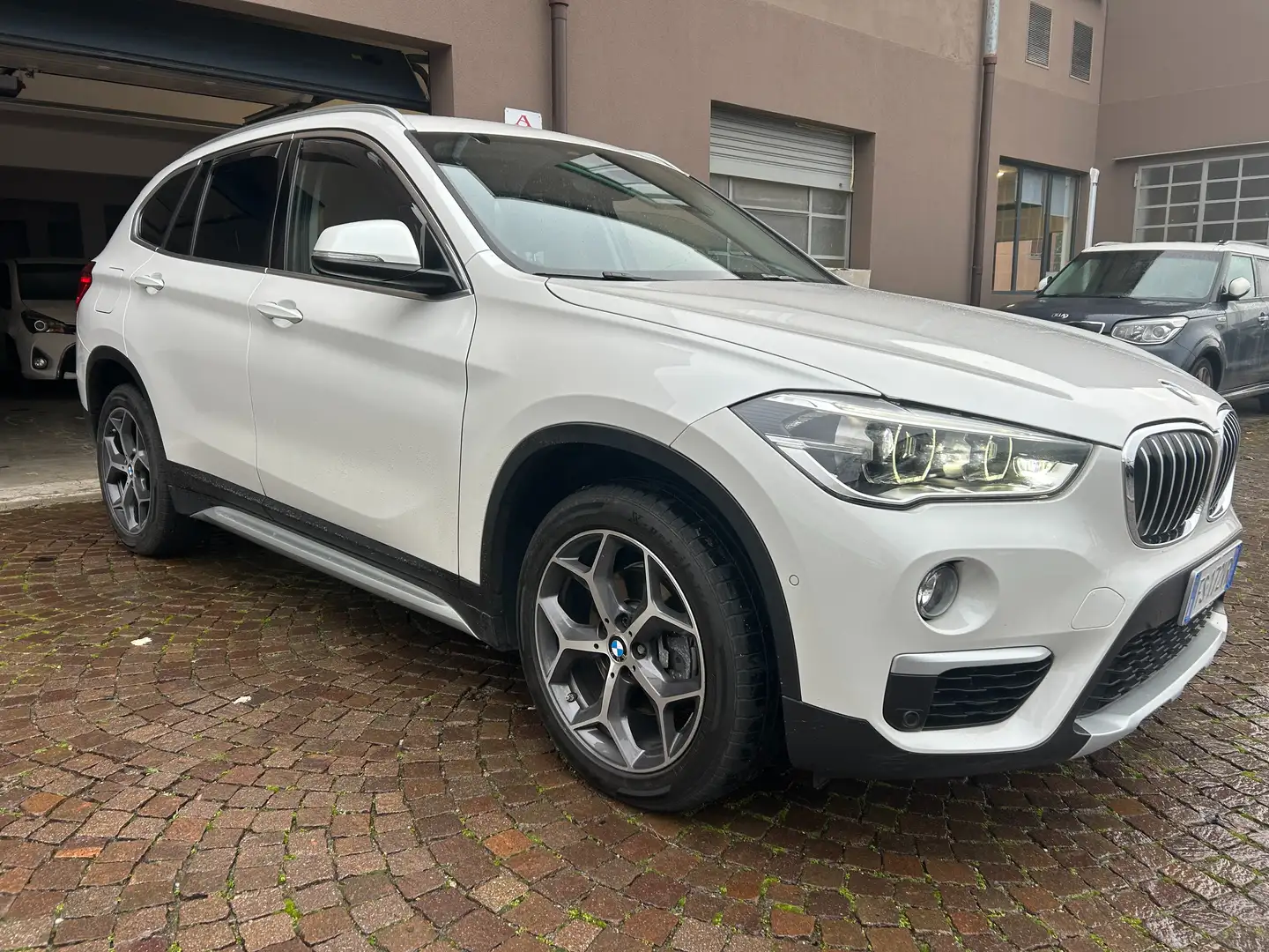 BMW X1 X1 F48 sdrive18d Msport auto my18 Wit - 2