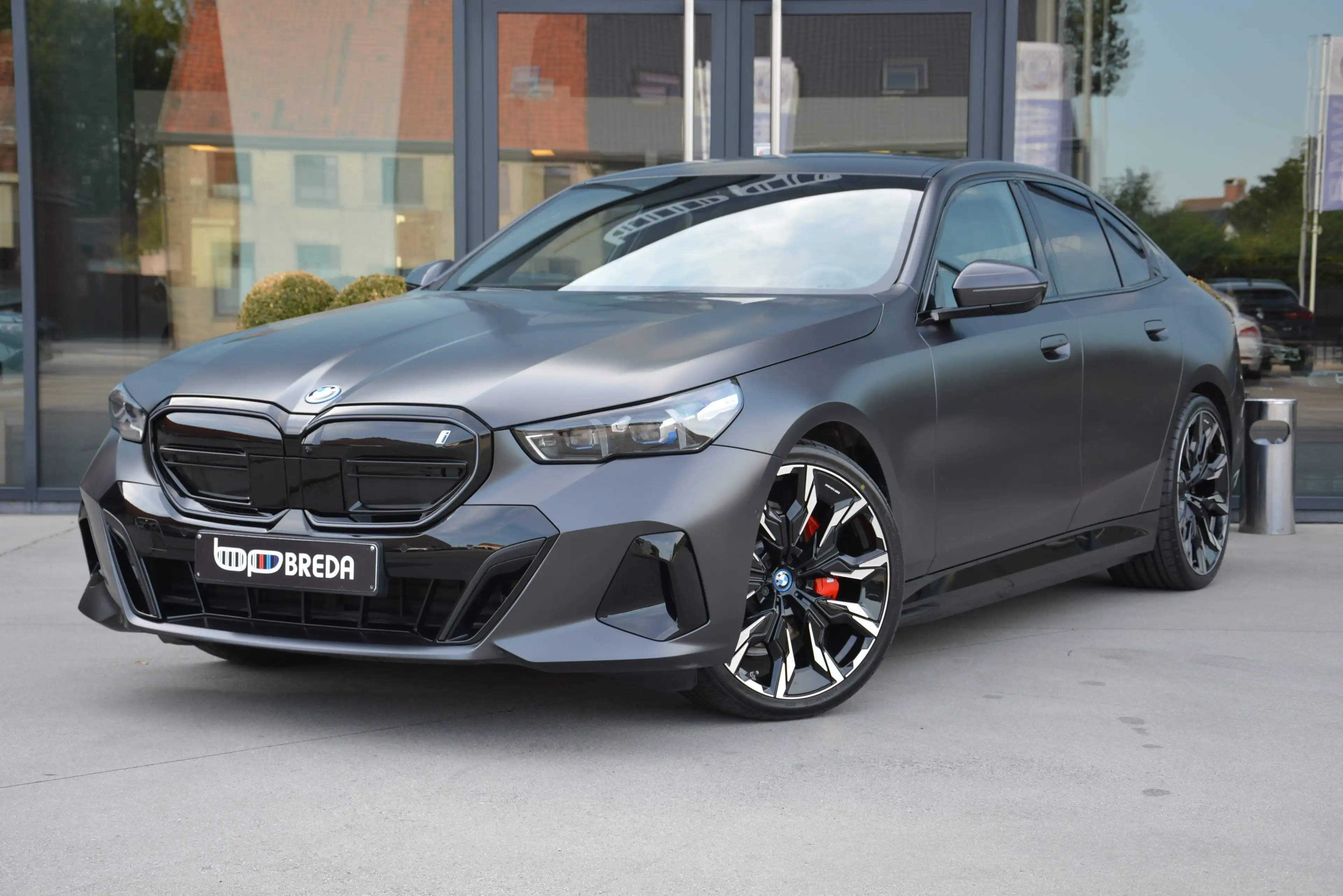BMW i5 eDrive40 M Sport Pro/Frozen Deep Grey/HUD/ACC/360°cam — photo 2