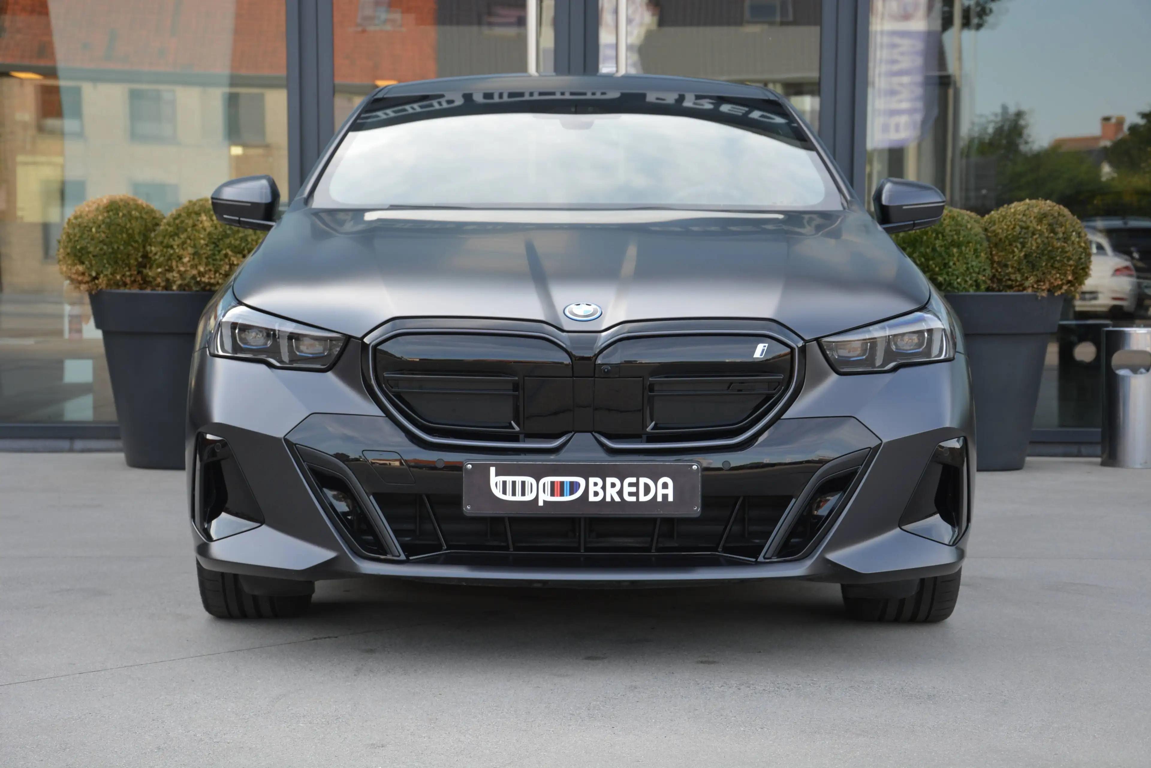 BMW i5 eDrive40 M Sport Pro/Frozen Deep Grey/HUD/ACC/360°cam — photo 3