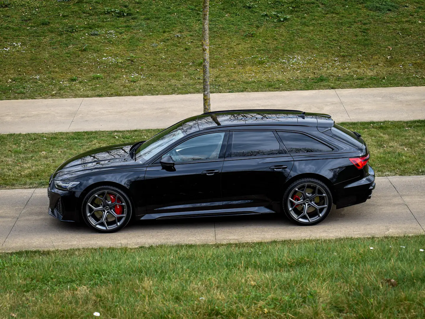 Audi RS6 Performance / NEW / Brown Leather / B&O / Pano Black - 2