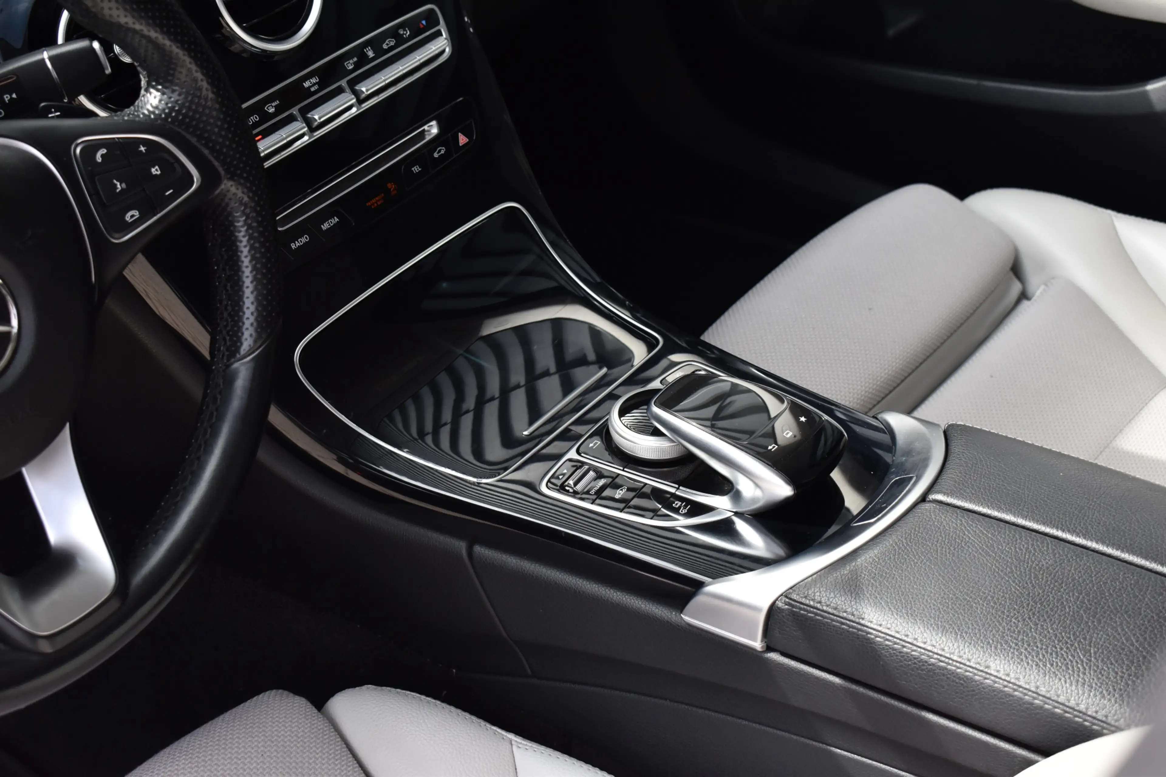 Mercedes-Benz C 350 e | Luchtvering | Trekhaak | 360 Camera | Memory S — photo 8