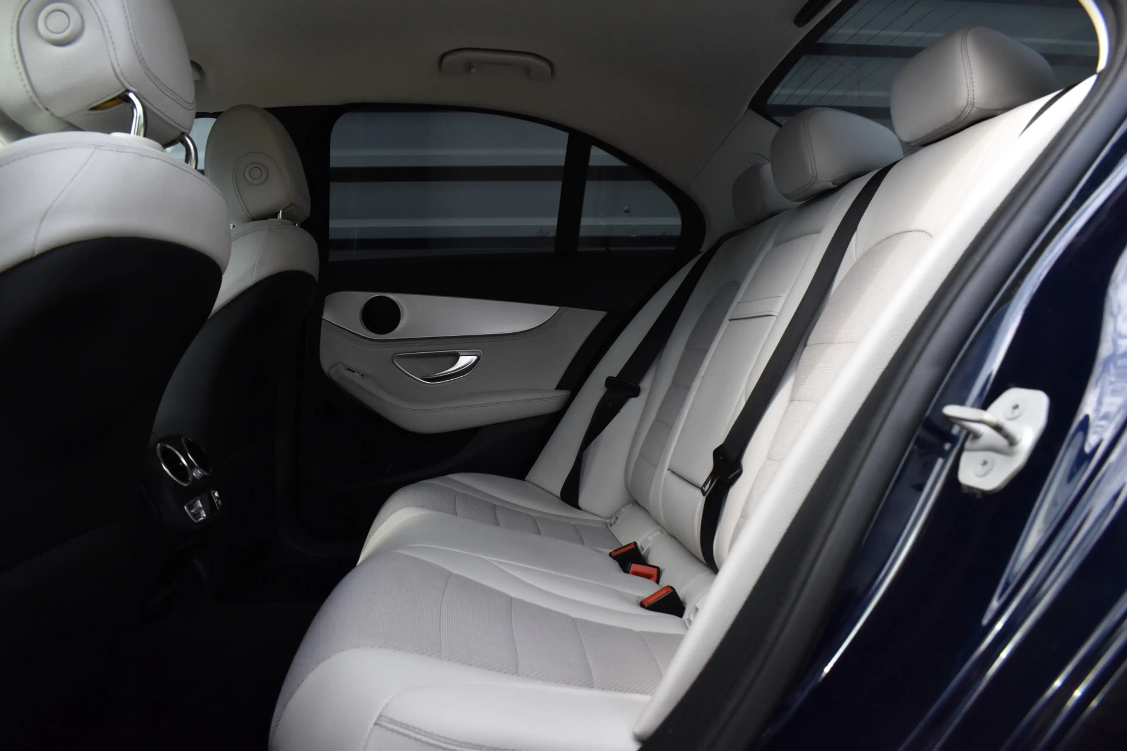 Mercedes-Benz C 350 e | Luchtvering | Trekhaak | 360 Camera | Memory S — photo 25
