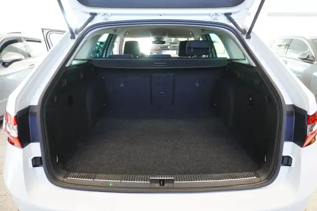 Skoda Superb view 10