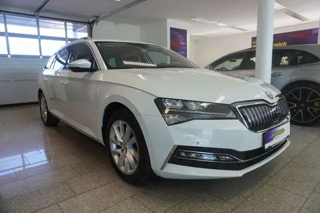 Skoda Superb view 3