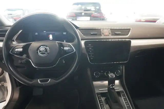 Skoda Superb view 11