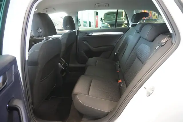 Skoda Superb view 9