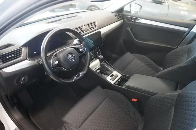 Skoda Superb view 7