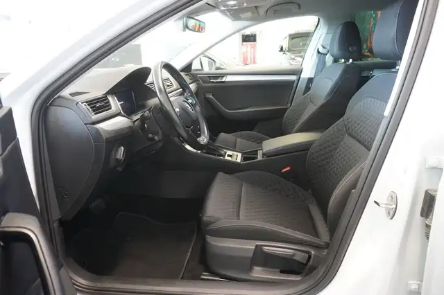 Skoda Superb view 8