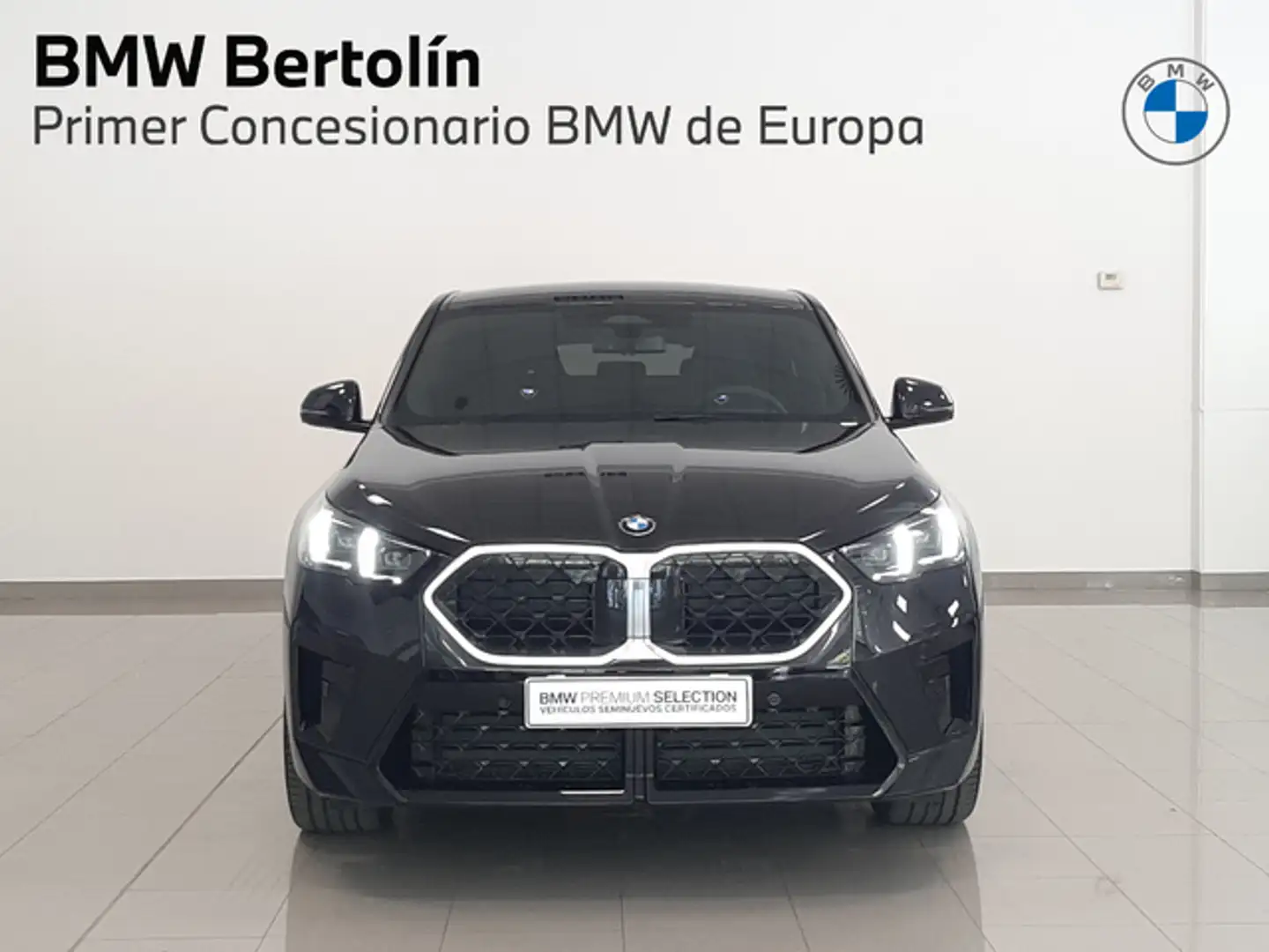 BMW X2 sDrive 18dA Schwarz - 2