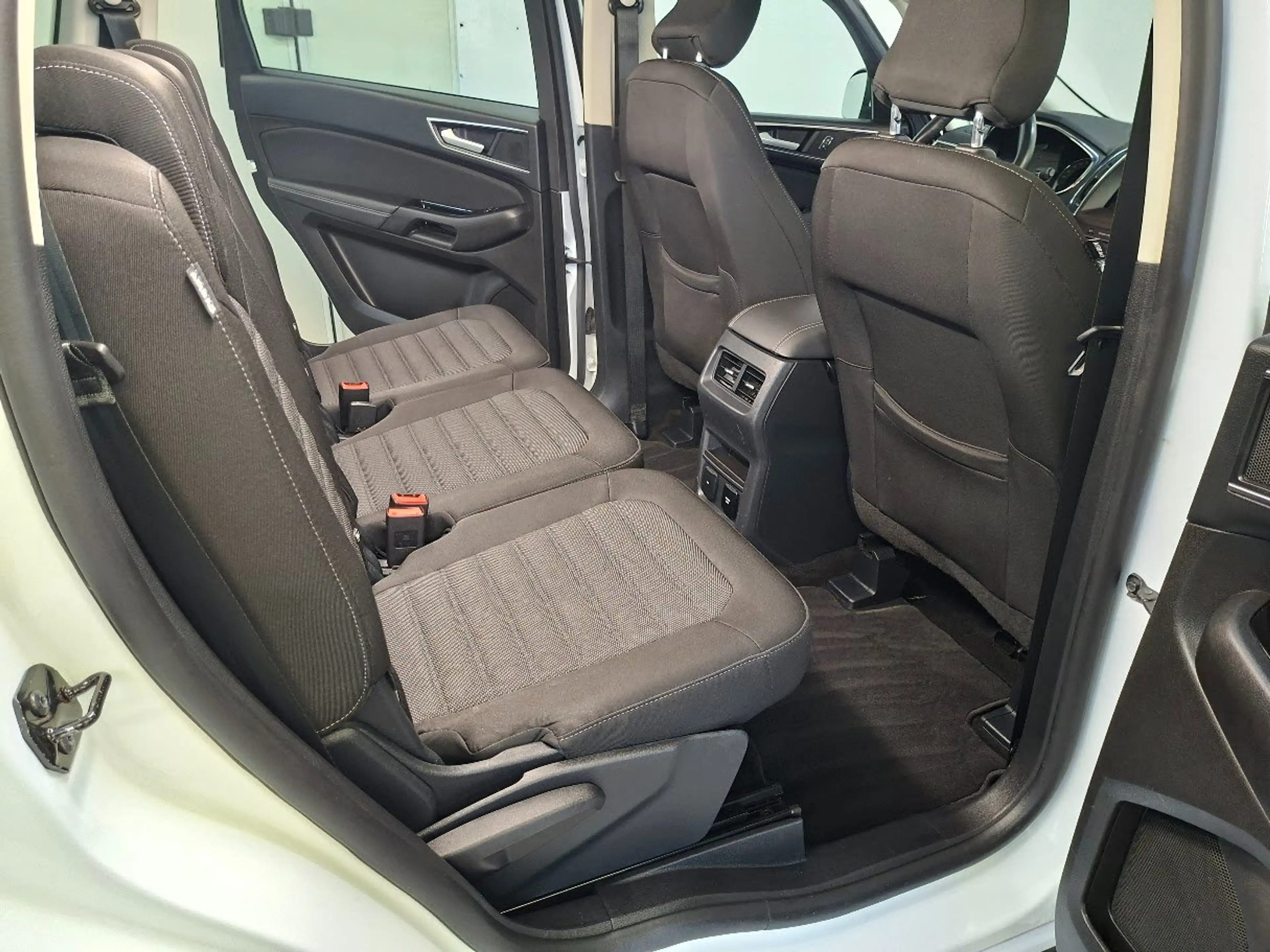Ford S-Max 2.0 EcoBlue Titanium Aut. AHK, ACC, LED, W-Paket — photo 11