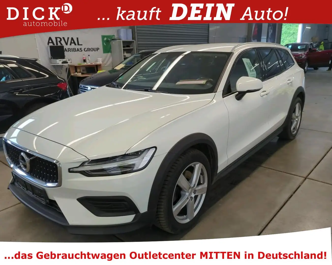 Volvo V60 Cross Country B4 AWD LED/NAVI/LEDER/SHZ/ACC/AHK White - 1