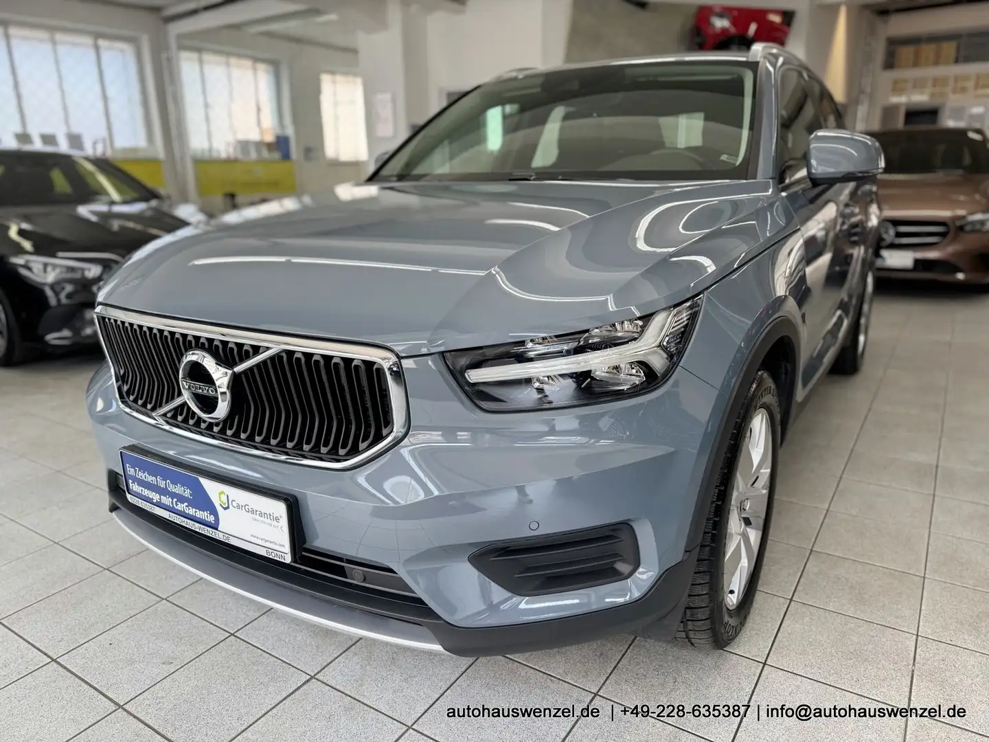 Volvo XC40 T3 6-Gang Momentum  NAVI LED AHK SITZHZG  KAMERA Gris - 2