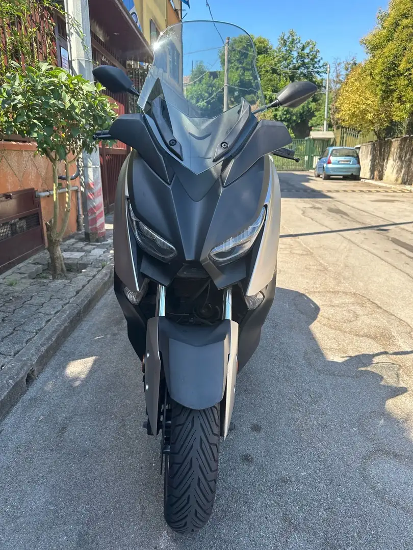 Yamaha X-Max 400 Šedá - 1